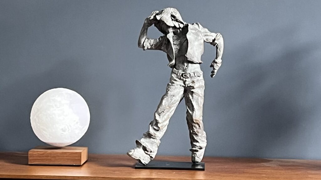 Hip-Hop, patine grise, une oeuvre de Bee Pellerin.